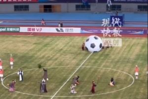  苏超中场表演致敬水浒文化：梁山108将热情登场，武松认真打虎