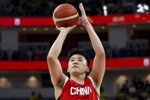  高诗岩徐杰在中国男篮的位置并不稳定 王俊杰是热身赛最大的发现