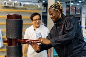  拜师学咏春🧑‍🏫！巴特勒打木人桩+和成龙复刻《尖峰时刻》